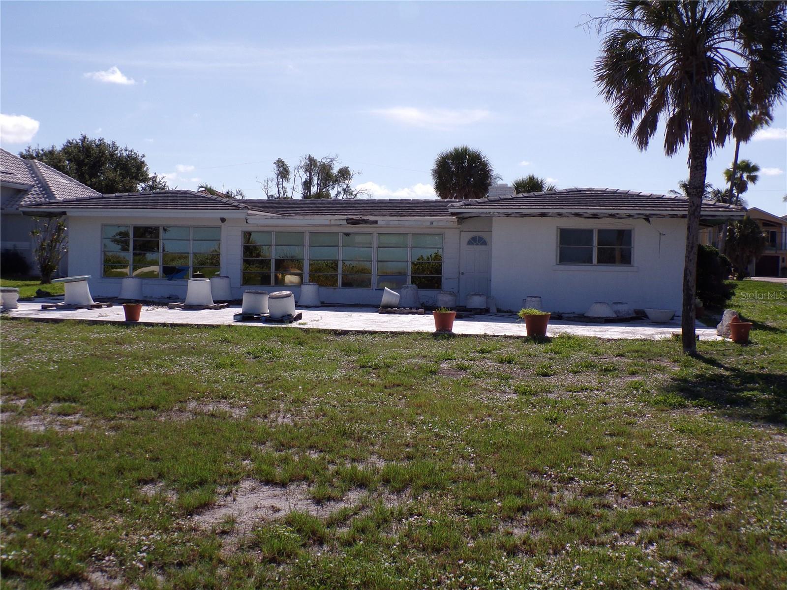 1124 SUNSET DRIVE