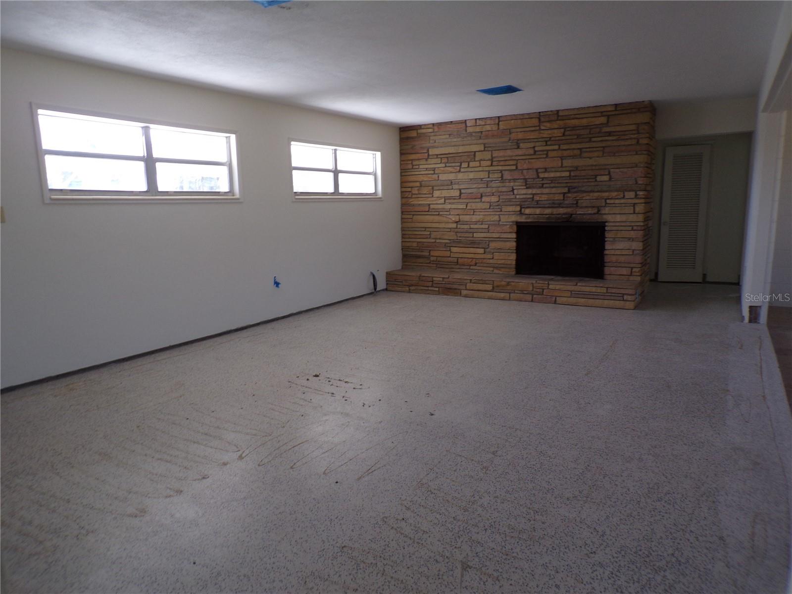 1124 SUNSET DRIVE