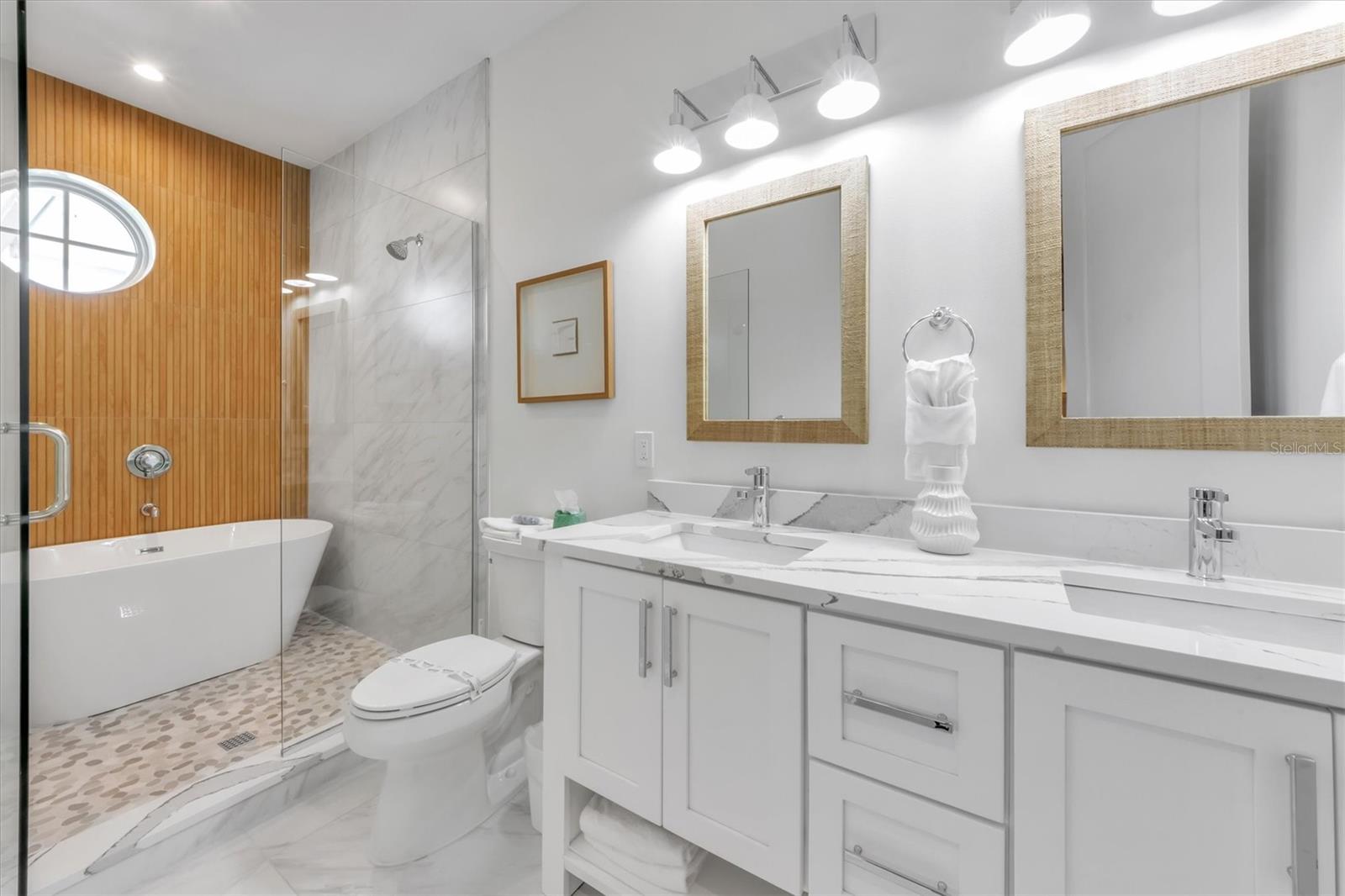 ANNA MARIA BEACH - Residential