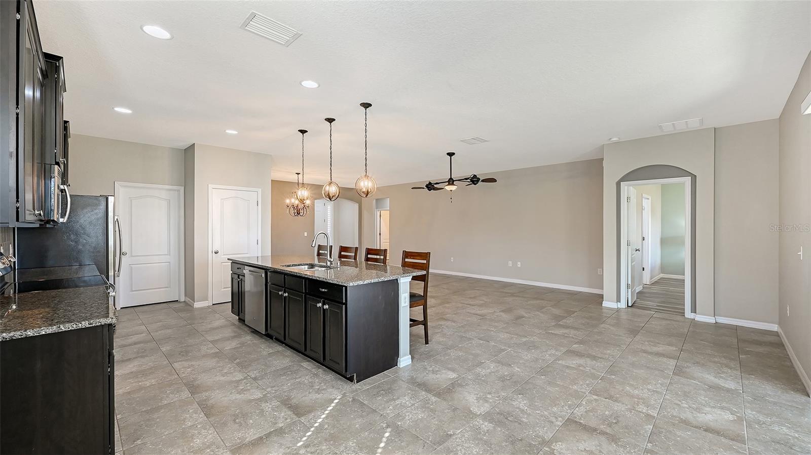 DEL TIERRA PH I - Residential