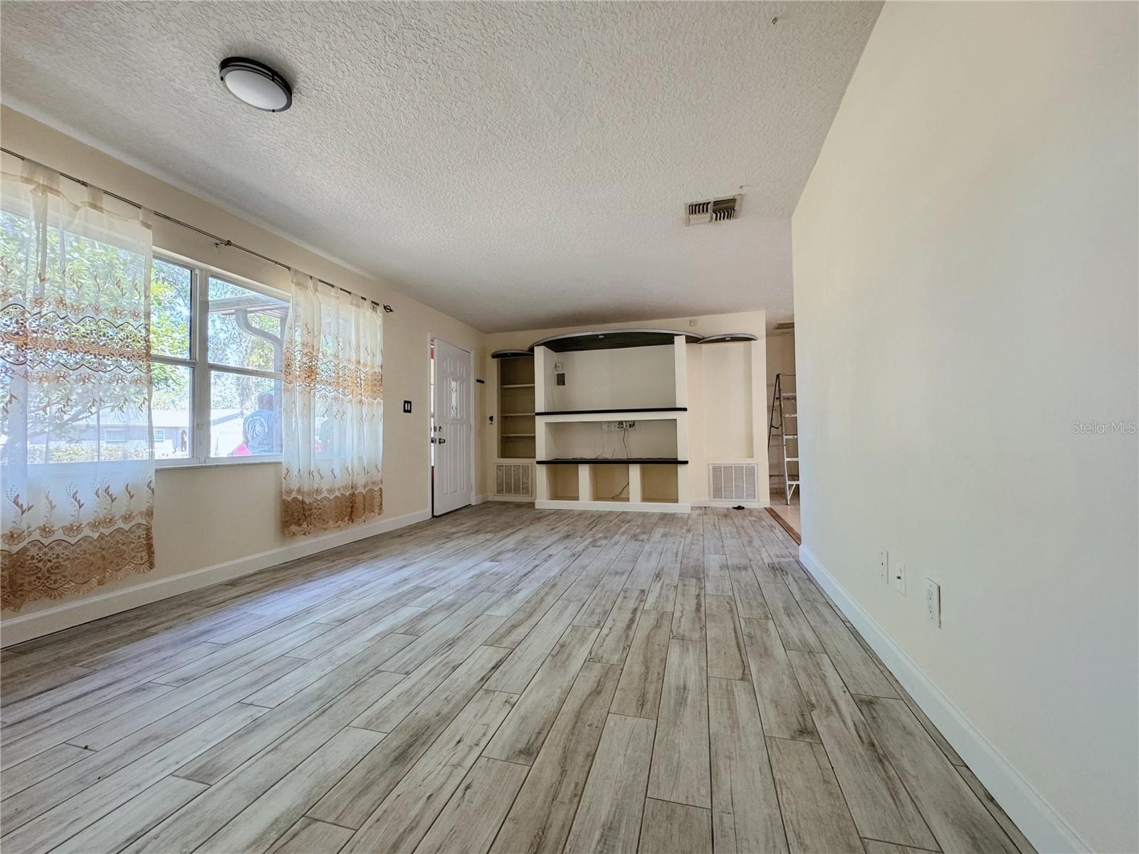 LAUREL SPGS - Residential Lease