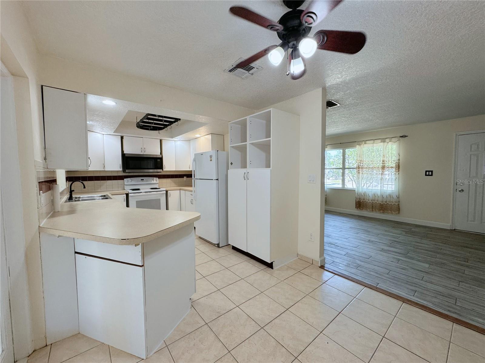 LAUREL SPGS - Residential Lease