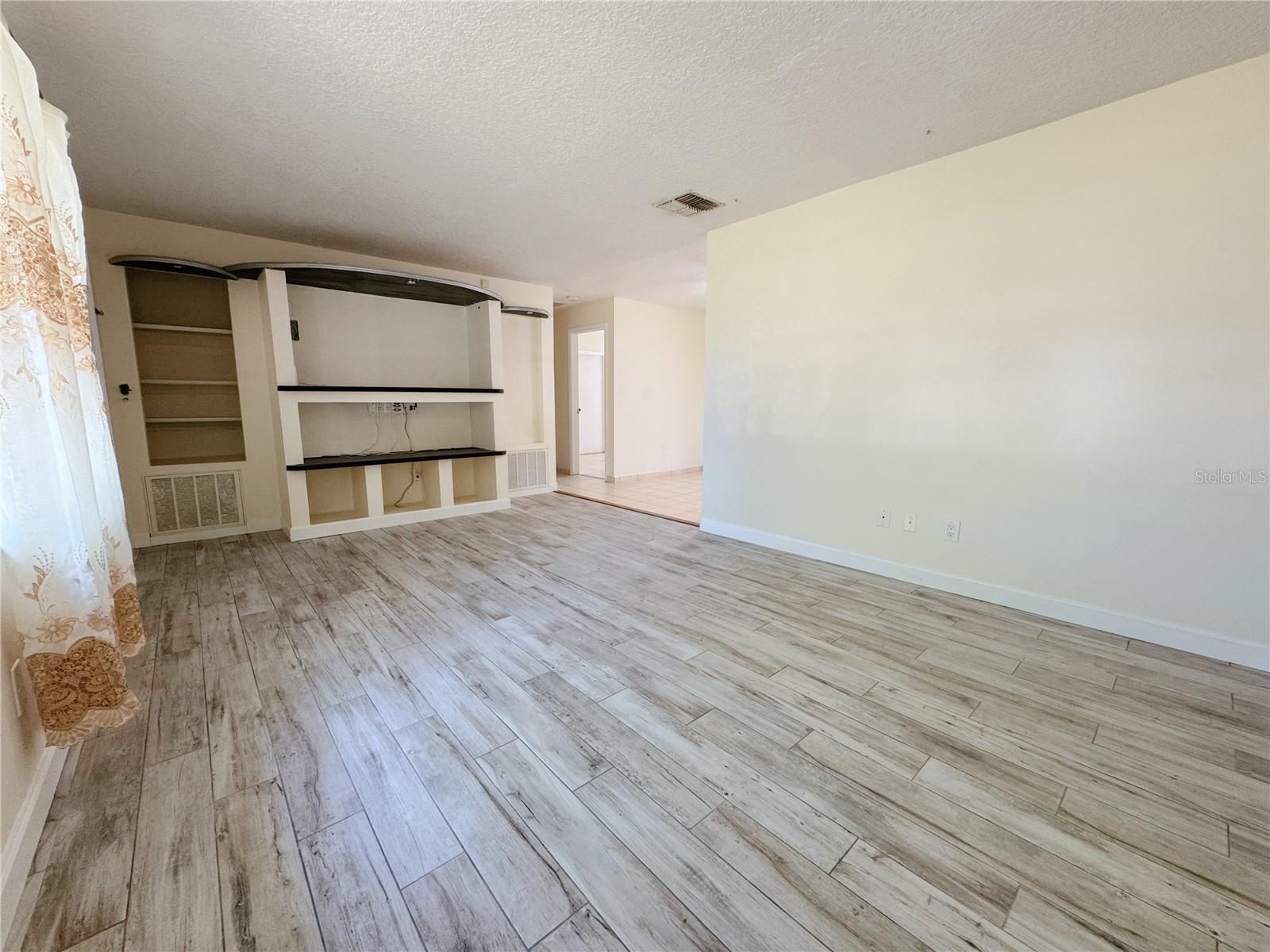 LAUREL SPGS - Residential Lease