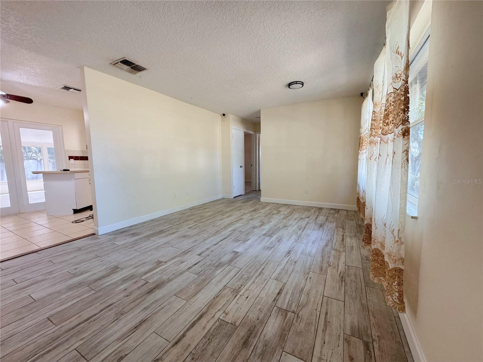 LAUREL SPGS - Residential Lease