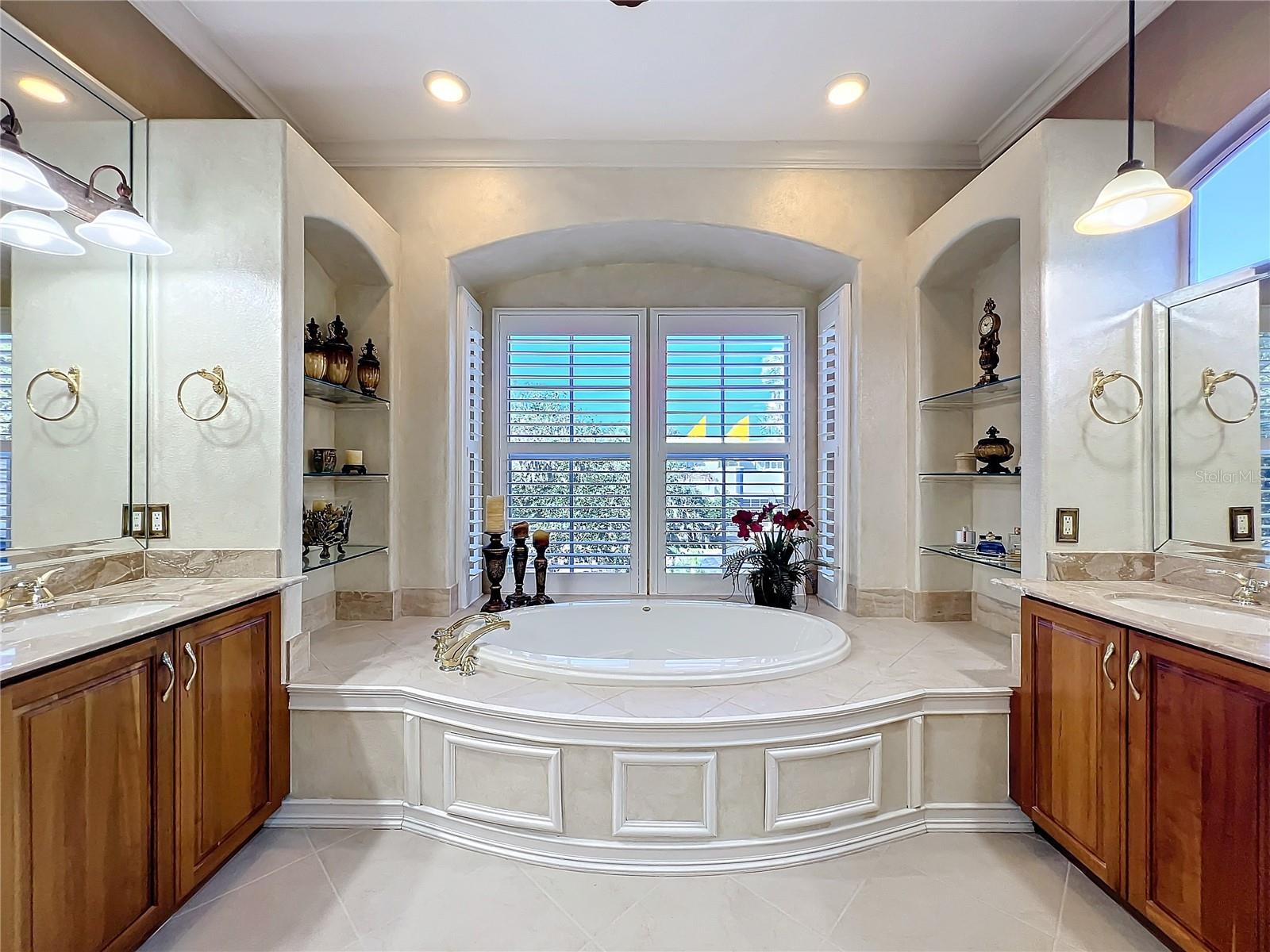 SYLVAN LAKE SHORES - Residential