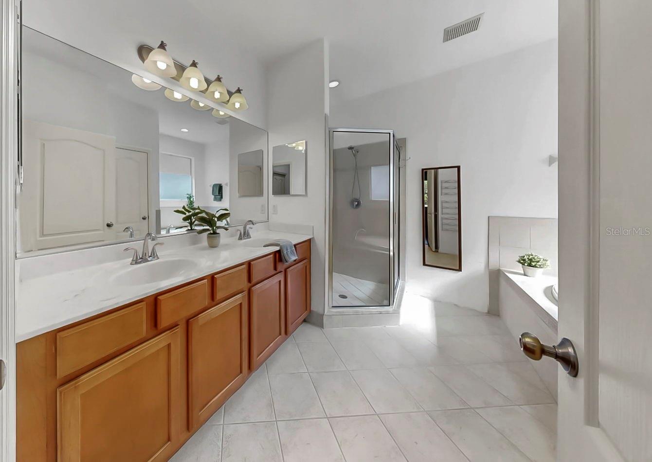 LAKEWOOD RIDGE ESTATES NORTH - Residential