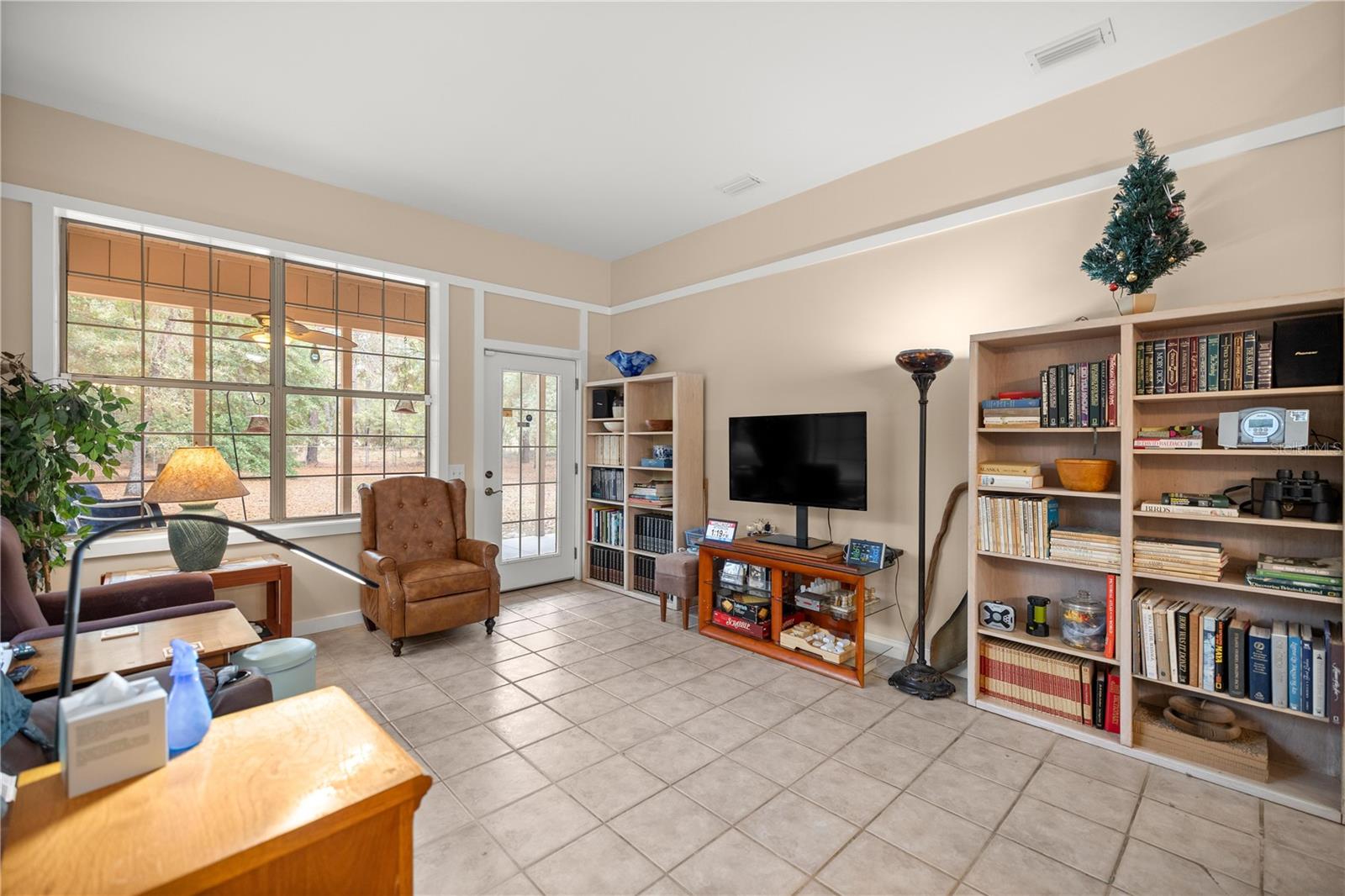 LAKE TROPICANA RANCHETTES - Residential