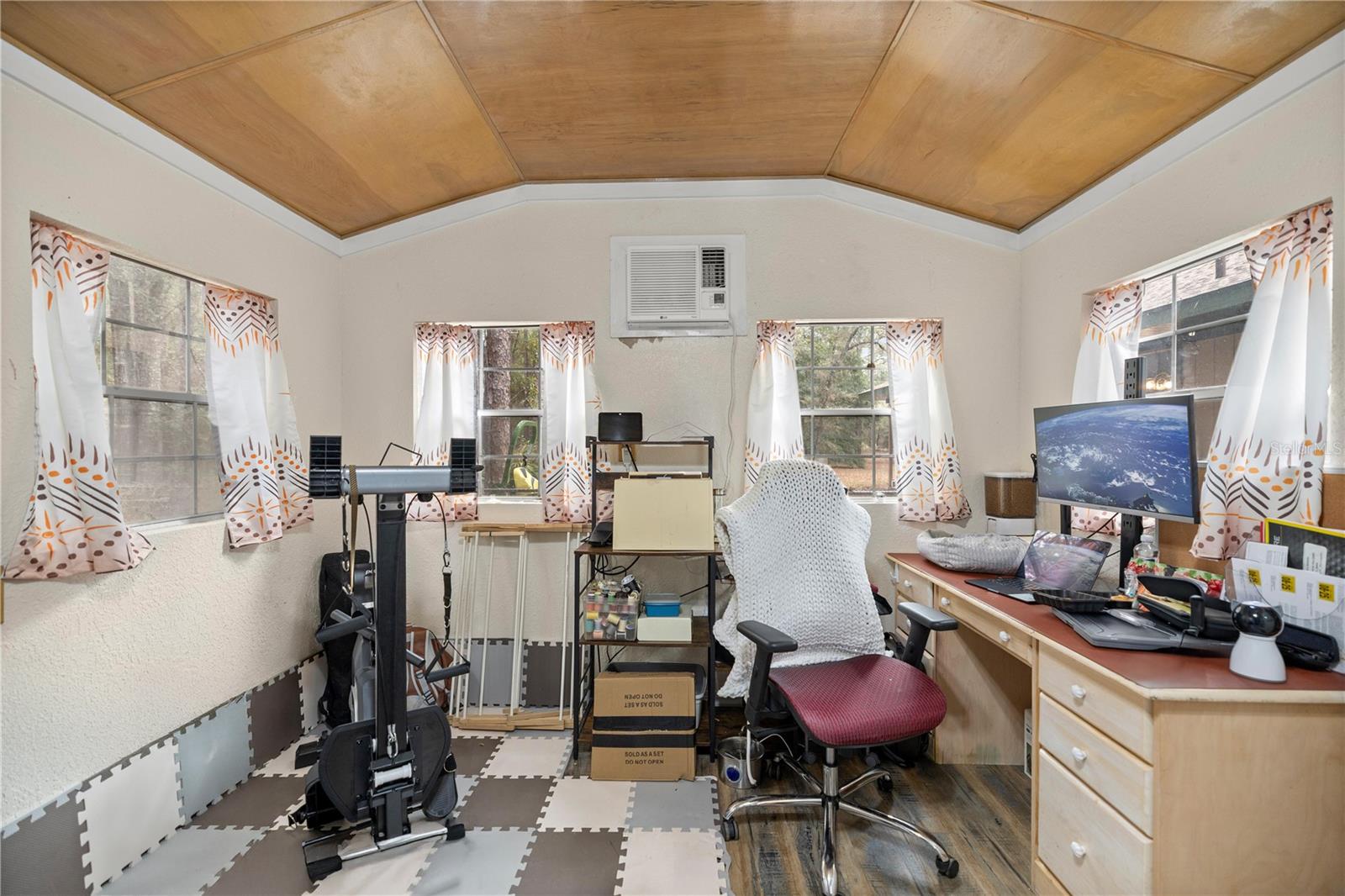 LAKE TROPICANA RANCHETTES - Residential