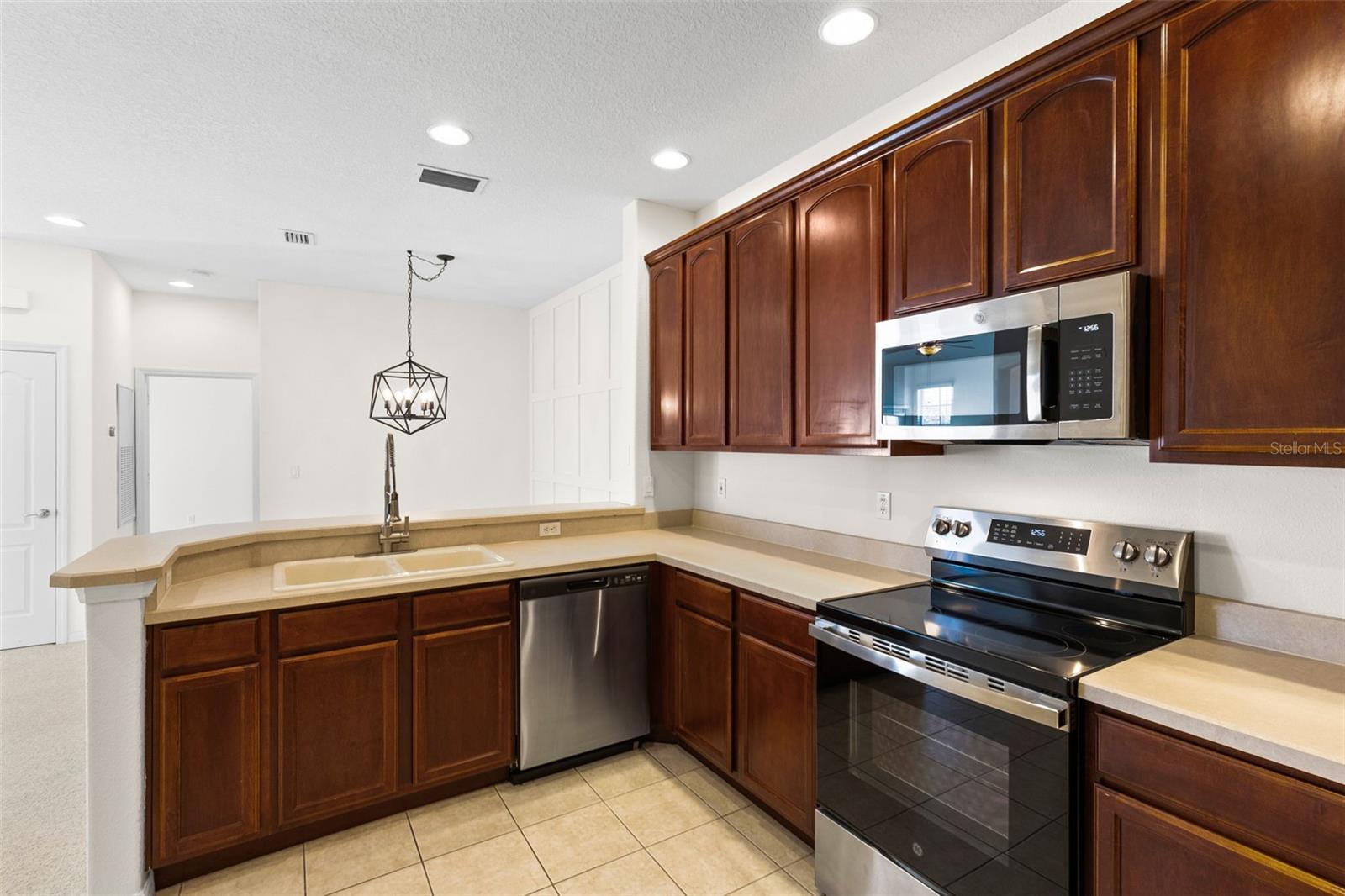 SWEETWATER RIDGE CONDO AT MAGNOLIA POINTE - Residential