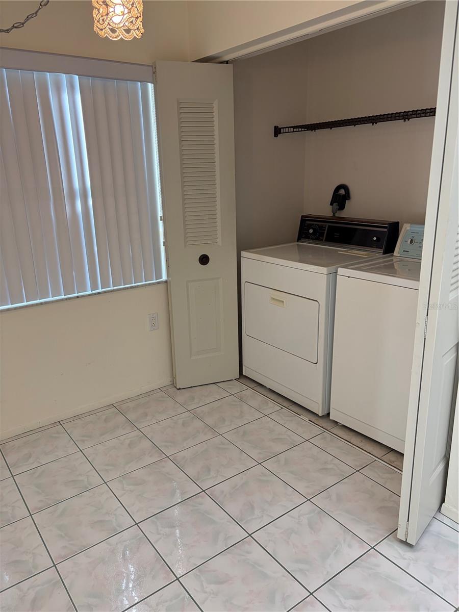 HOLIDAY LAKE VILLAS CONDO - Residential