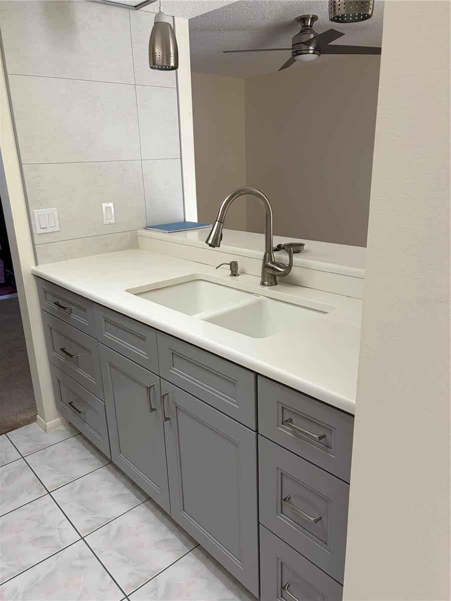 HOLIDAY LAKE VILLAS CONDO - Residential