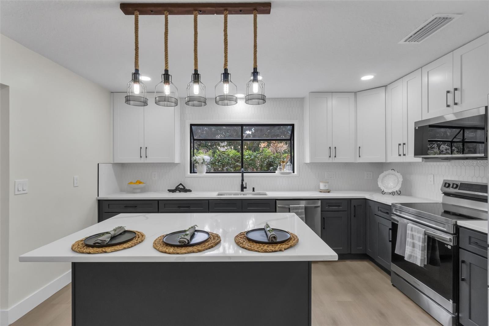 KINGS POINT - Residential