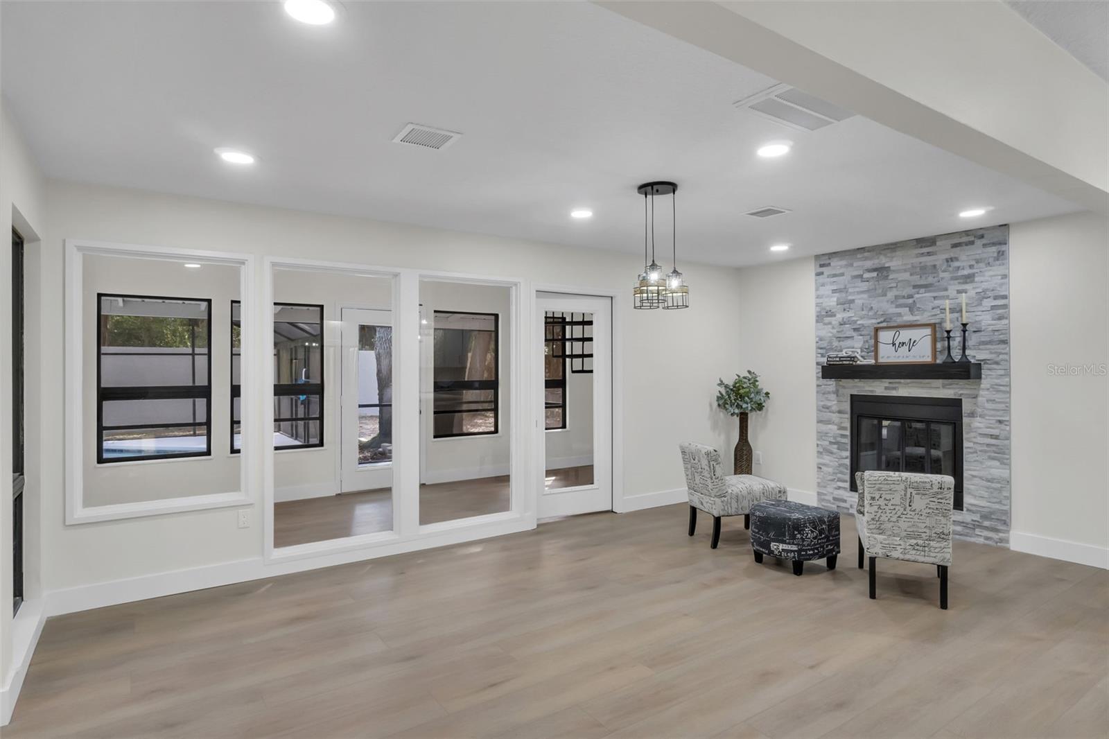 KINGS POINT - Residential