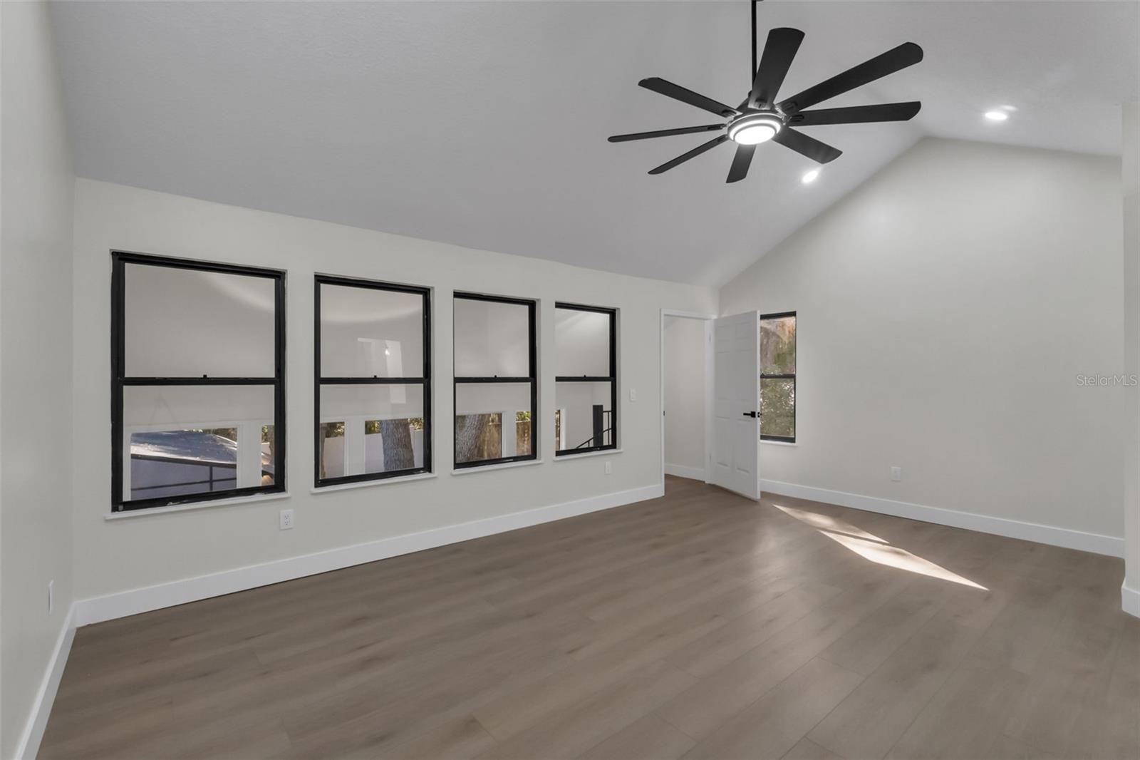 KINGS POINT - Residential