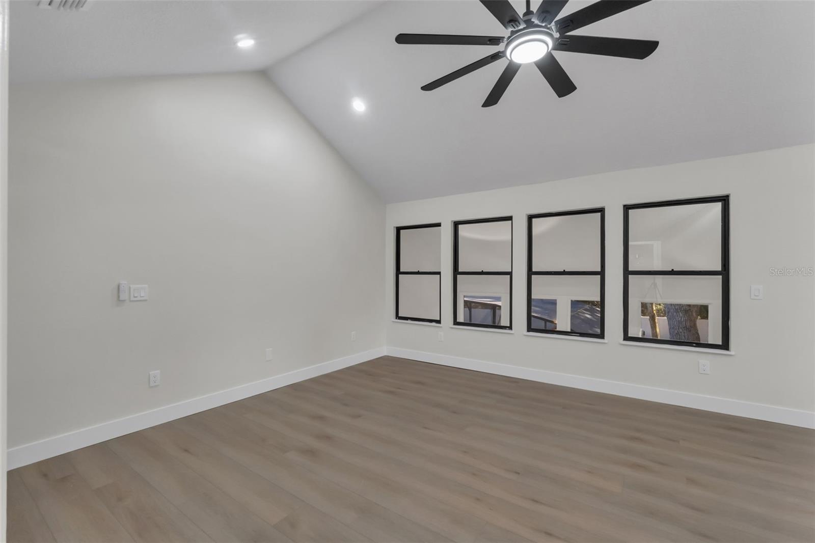 KINGS POINT - Residential