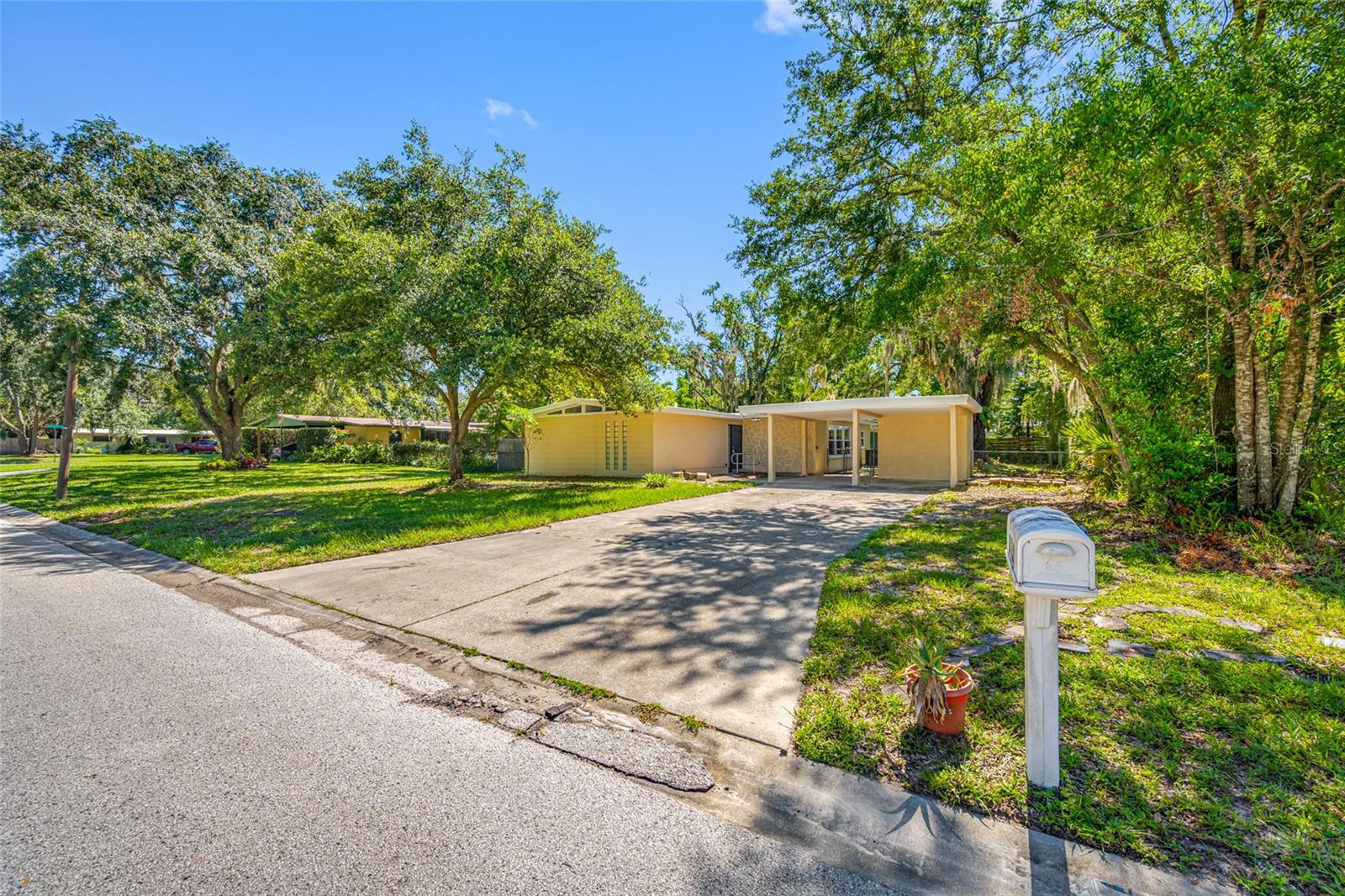 810 W RIVER DRIVE