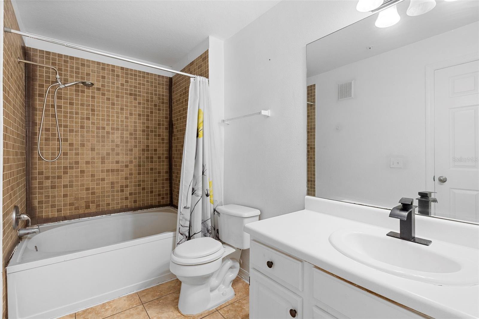 VILLAS AT LAKESIDE A CONDO - Residential