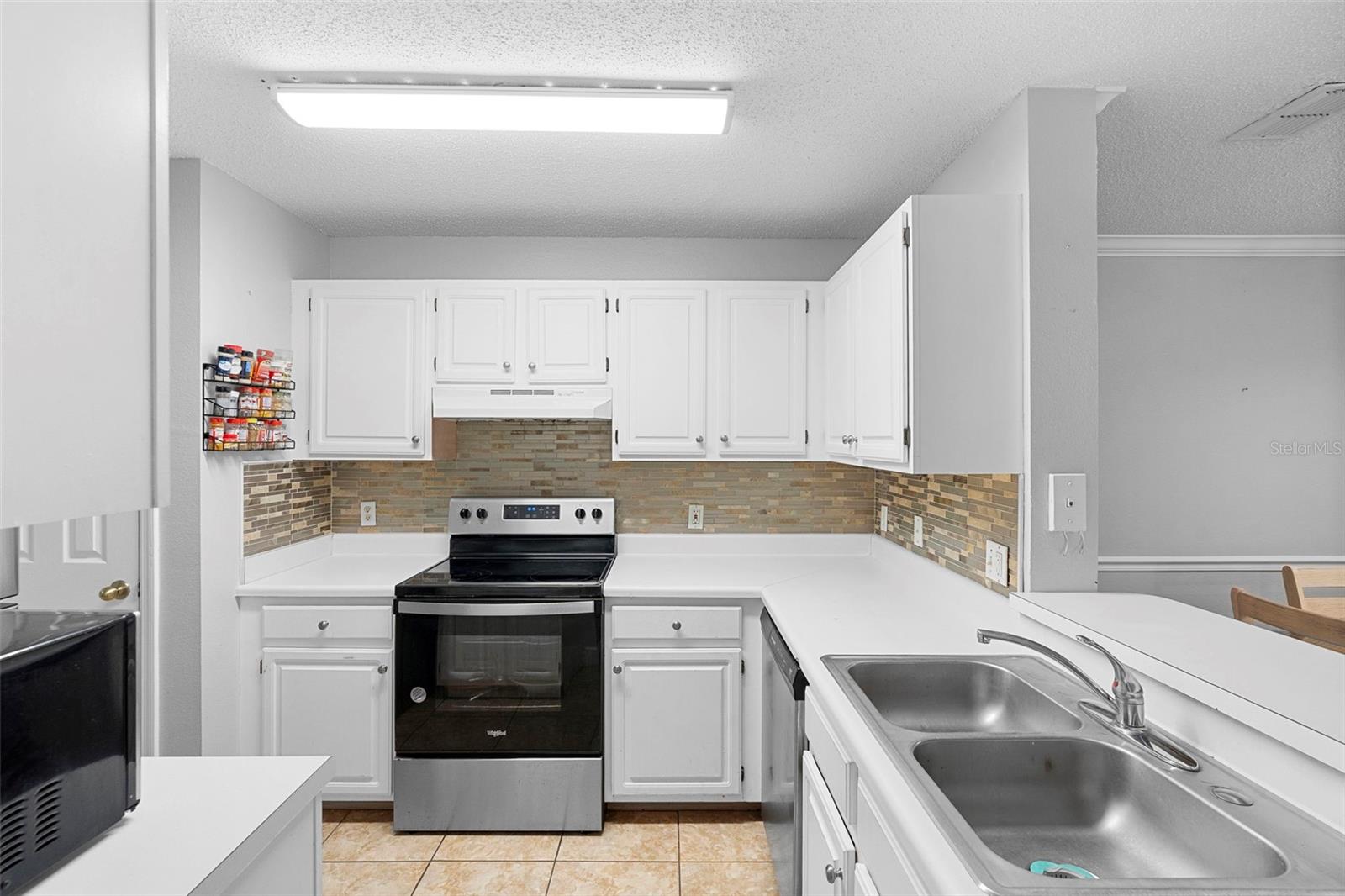 VILLAS AT LAKESIDE A CONDO - Residential