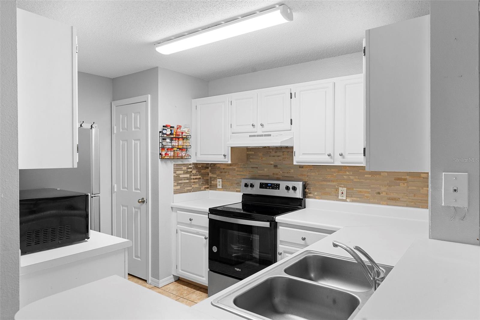 VILLAS AT LAKESIDE A CONDO - Residential