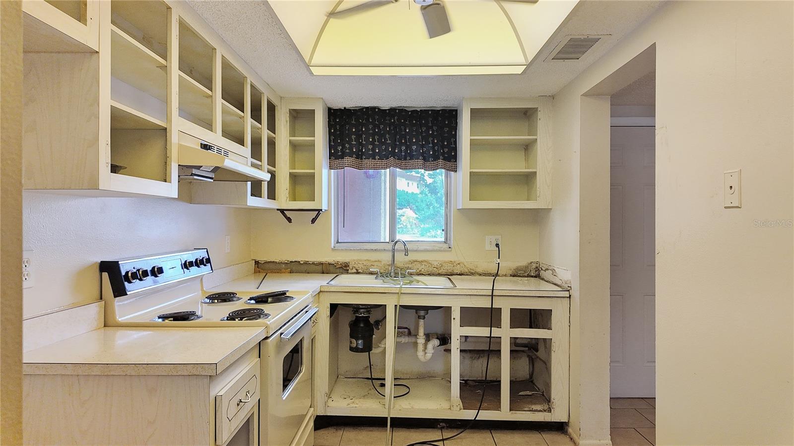 BAYSHORE ON THE LAKE APTS SEC 4 - Residential