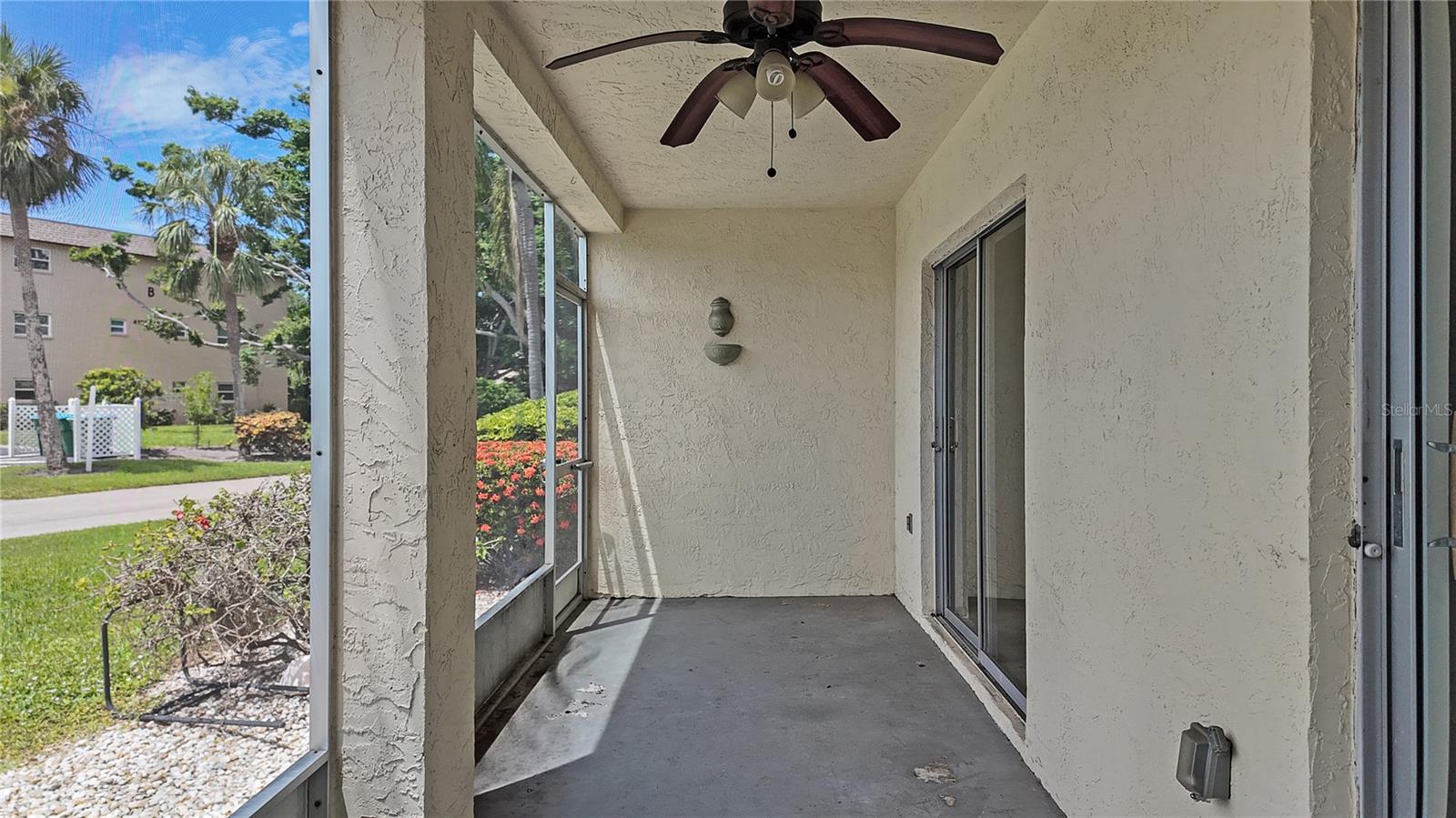 BAYSHORE ON THE LAKE APTS SEC 4 - Residential