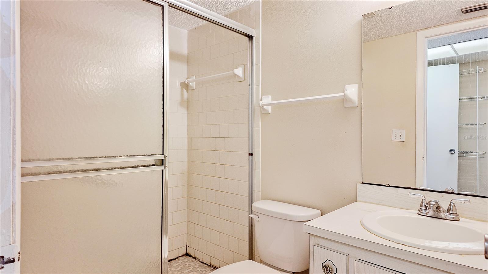 BAYSHORE ON THE LAKE APTS SEC 4 - Residential