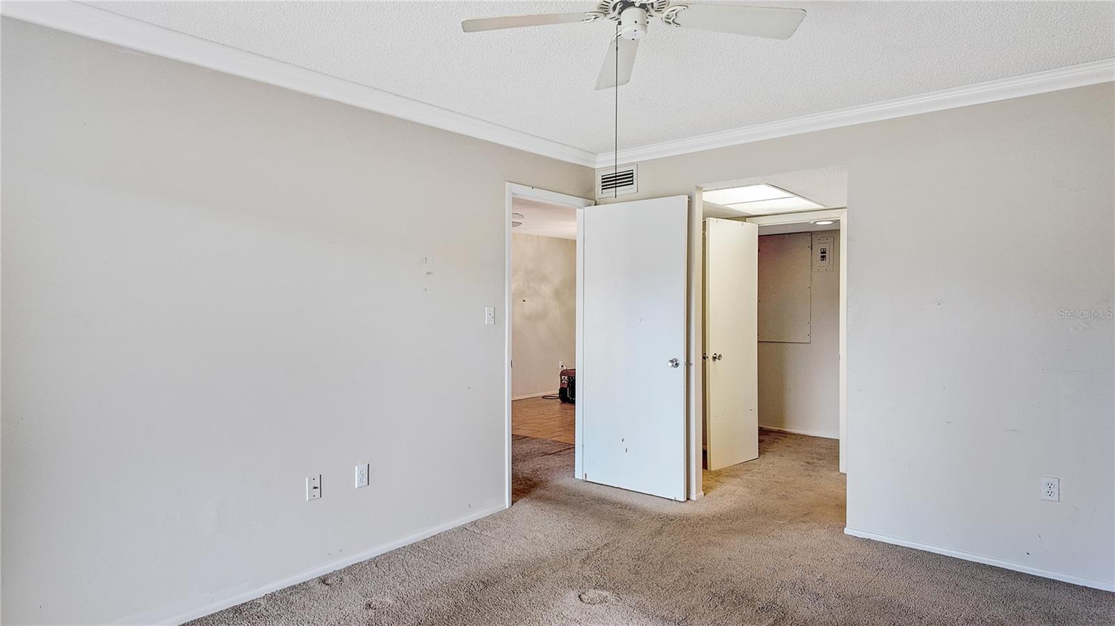 BAYSHORE ON THE LAKE APTS SEC 4 - Residential