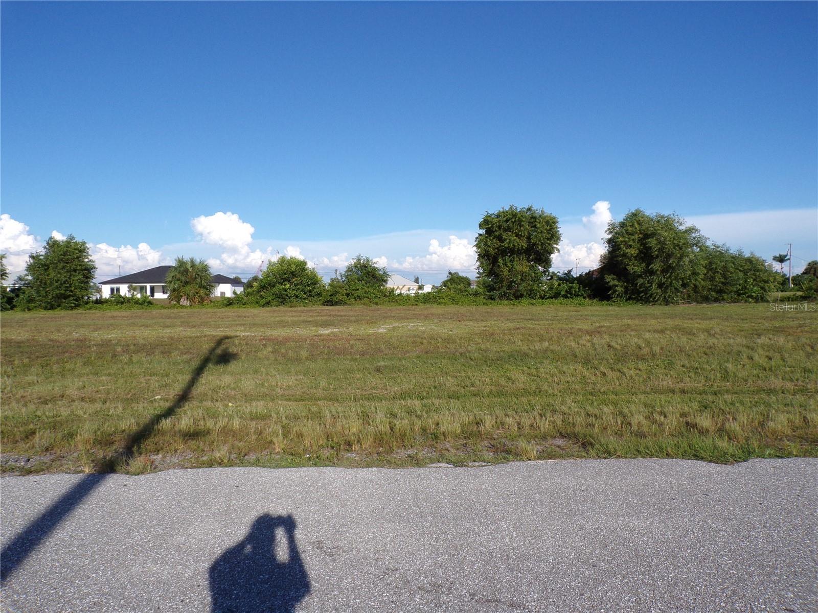 CAPE CORAL - Land