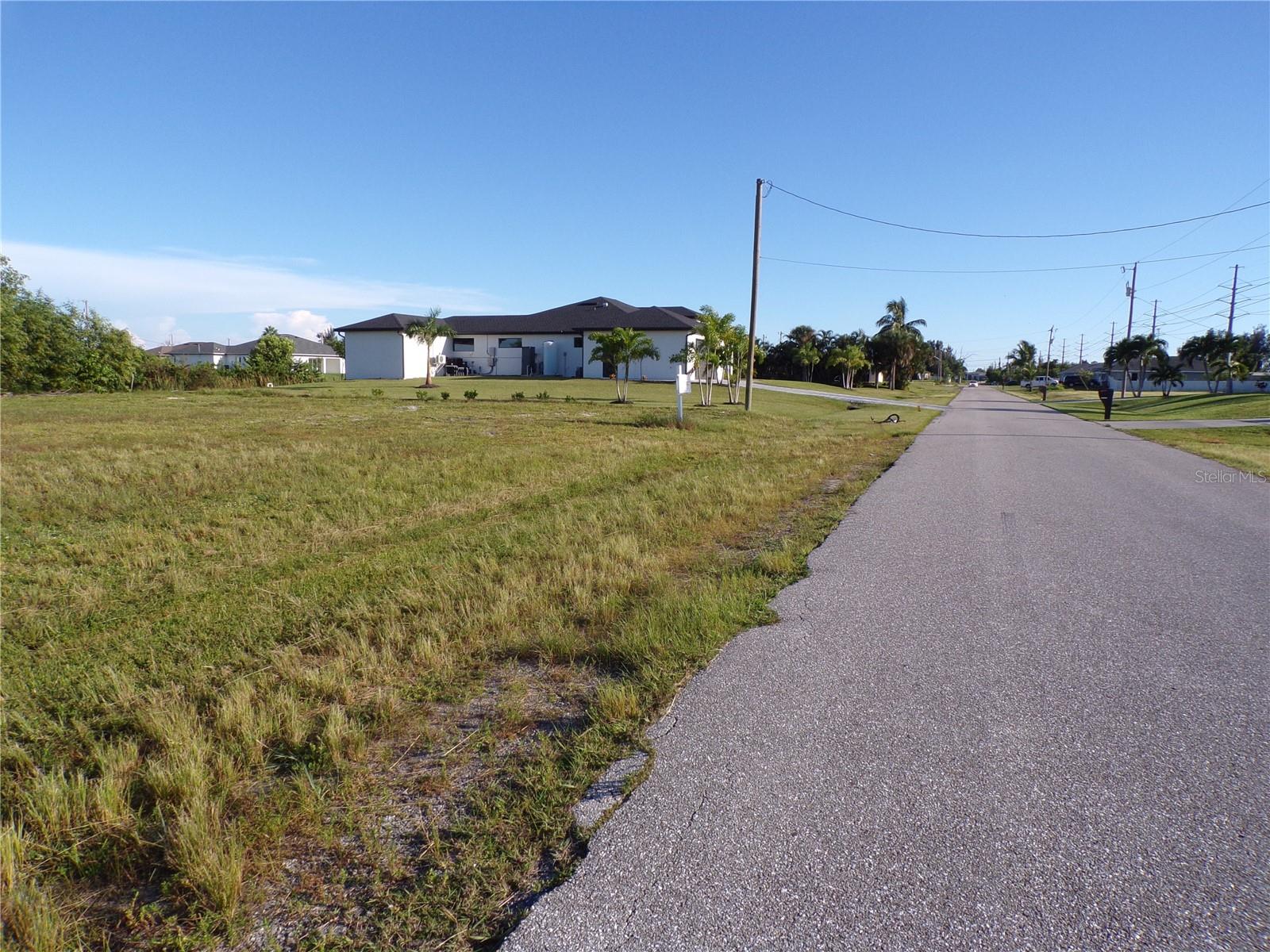 CAPE CORAL - Land