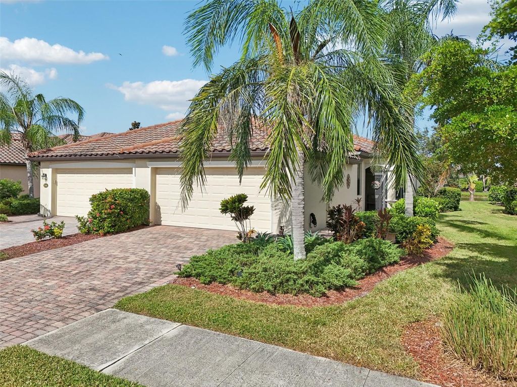 Photo of 20171 Tesoro Drive, Venice, FL 34293 (MLS # A4667380)