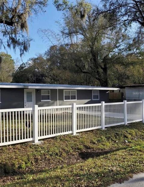 A home in LAKELAND