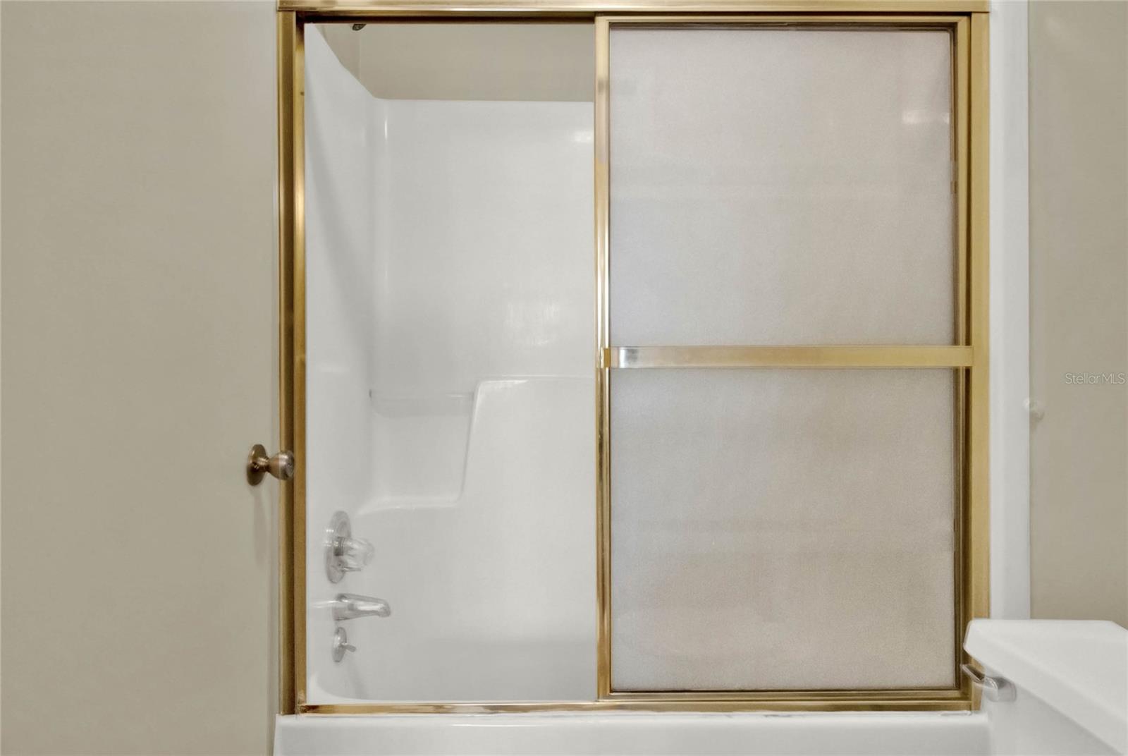 NATURES EDGE RESORT PH 01 - Residential Lease