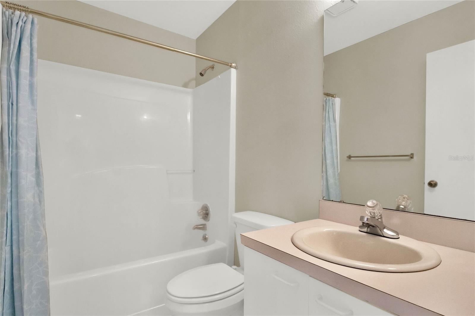 NATURES EDGE RESORT PH 01 - Residential Lease