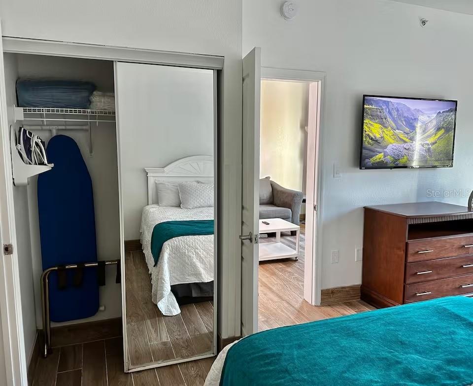 8303 RESORT - Residential