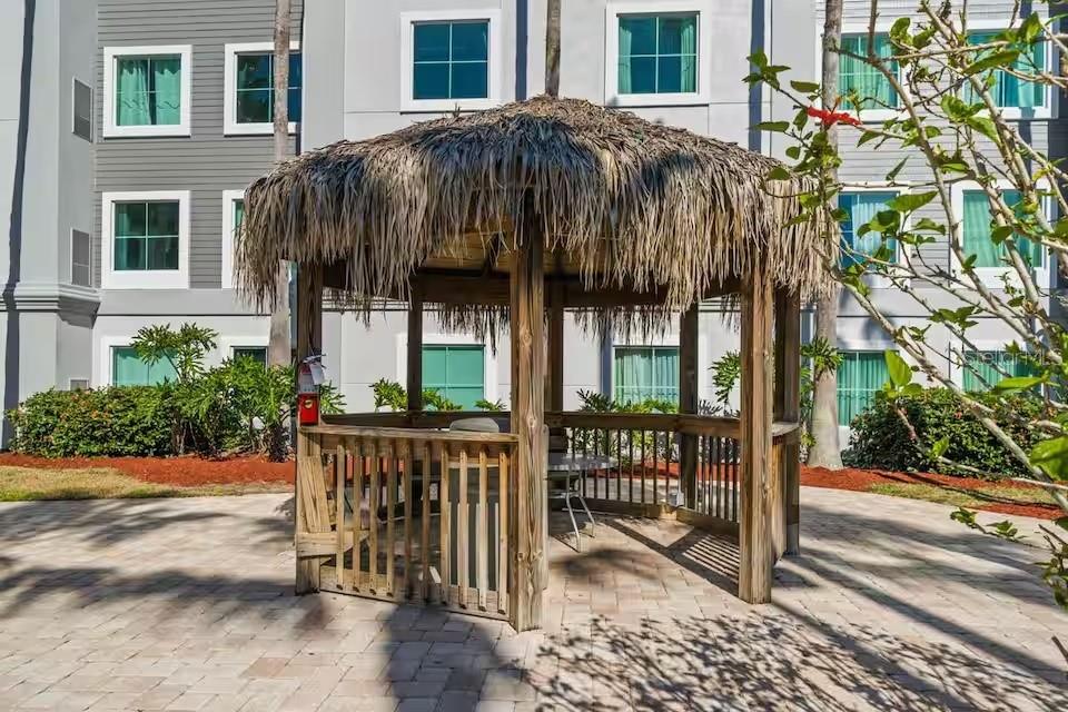 8303 RESORT - Residential
