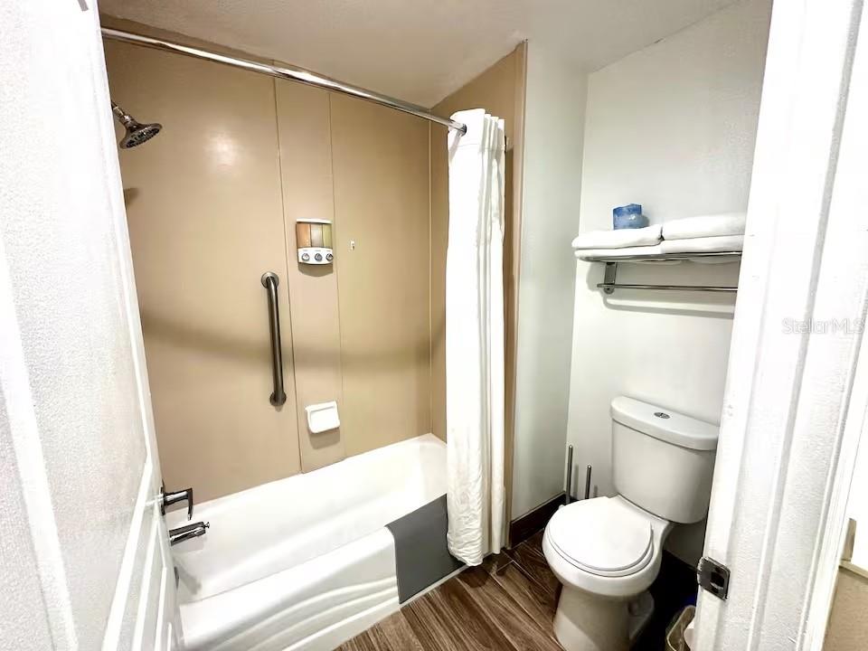 8303 RESORT - Residential