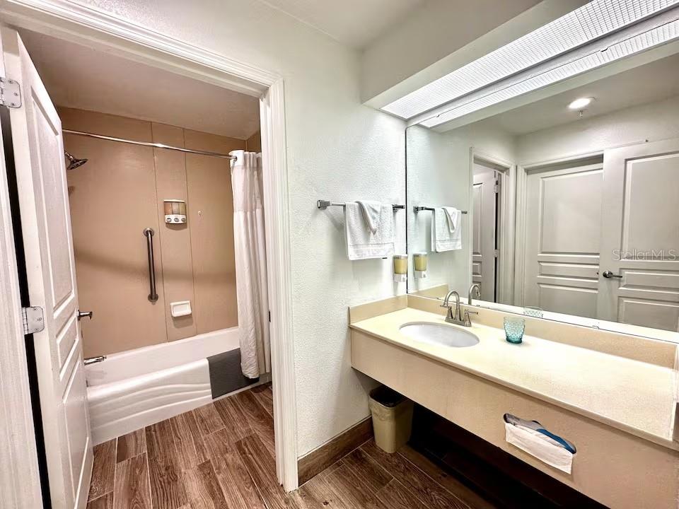 8303 RESORT - Residential