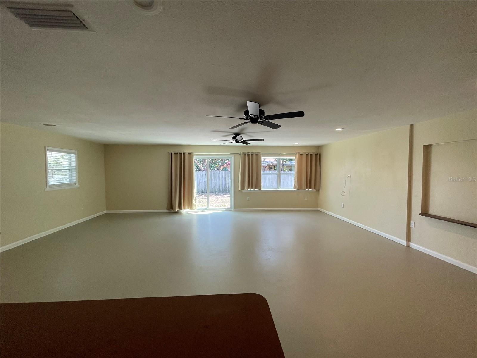 PORT CHARLOTTE SUB 03 - Residential Lease