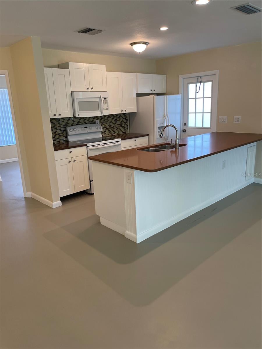 PORT CHARLOTTE SUB 03 - Residential Lease