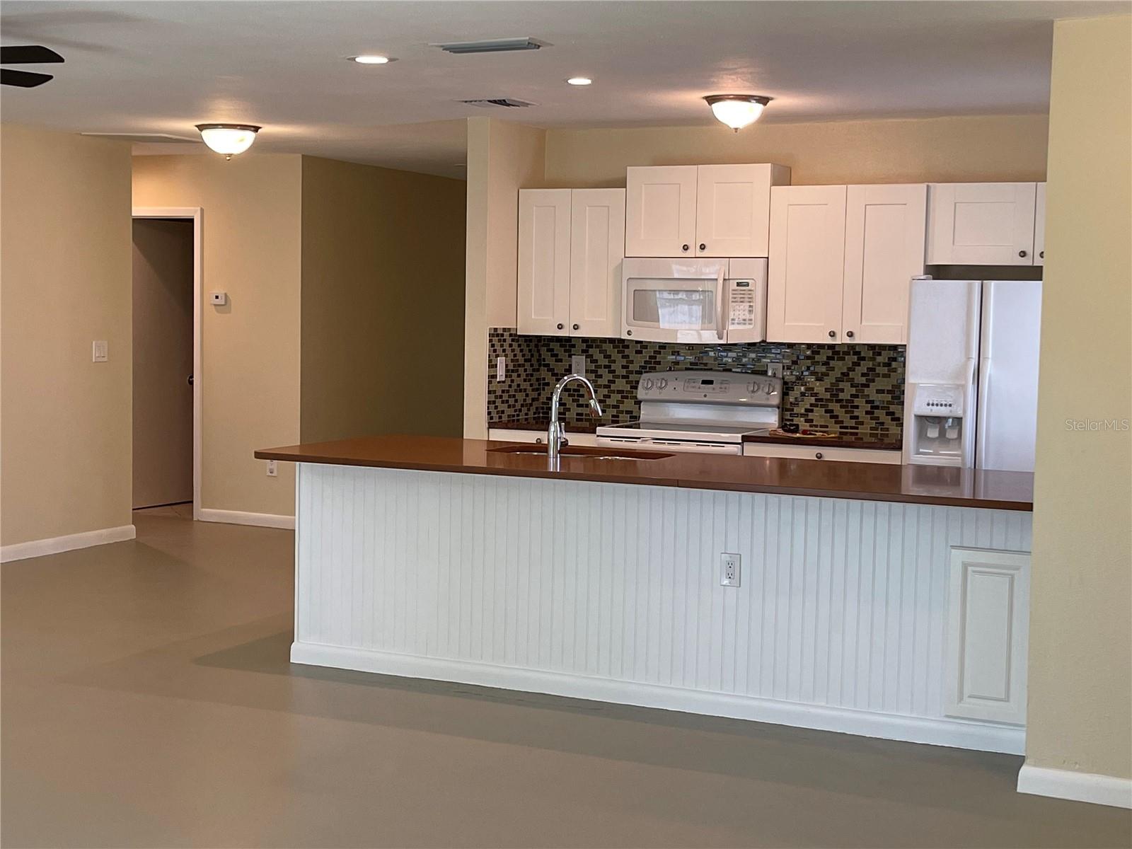 PORT CHARLOTTE SUB 03 - Residential Lease