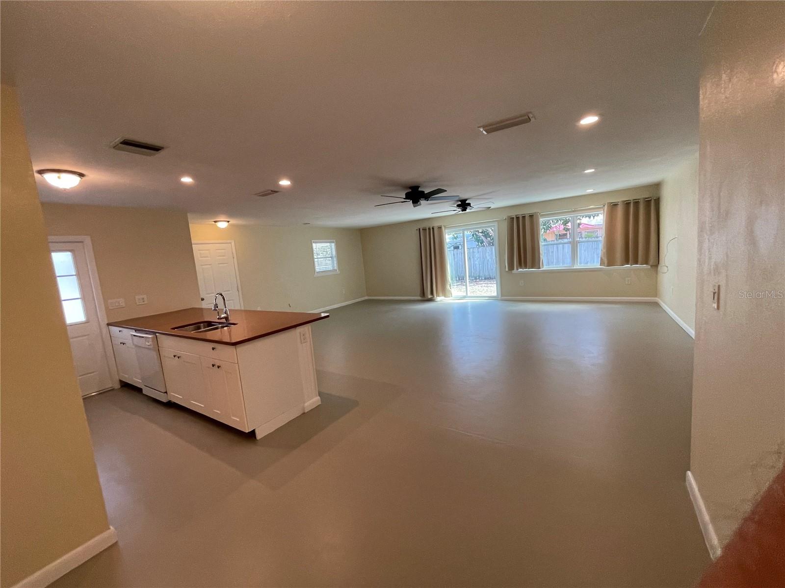 PORT CHARLOTTE SUB 03 - Residential Lease