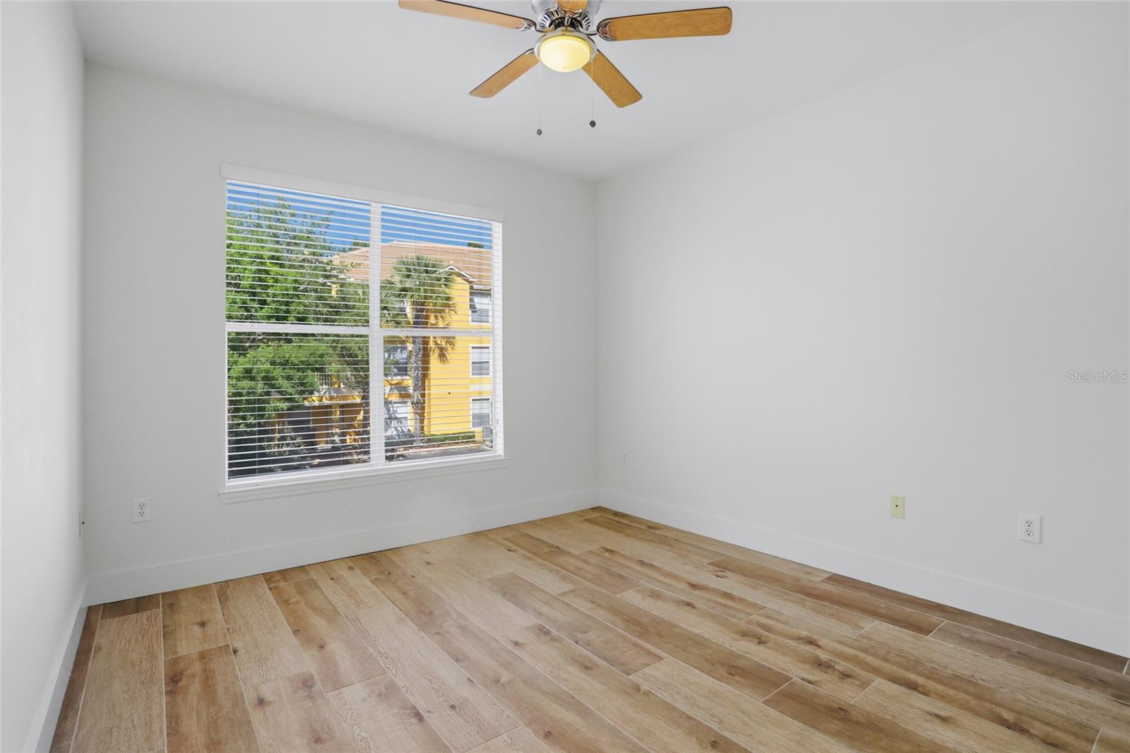 MIRABELLA CONDO - Residential