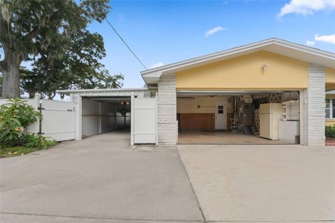 A home in PALM HARBOR