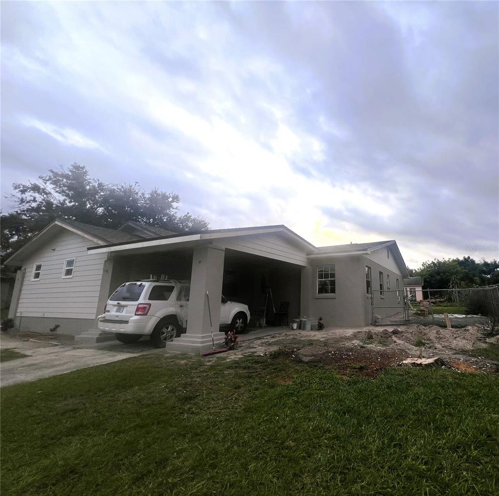 Photo of 1104 Lakeshore Drive, Lakeland, FL 33805 (MLS # L4957829)