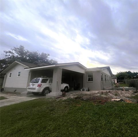 Photo of 1104 Lakeshore Drive, Lakeland, FL 33805 (MLS # L4957829)