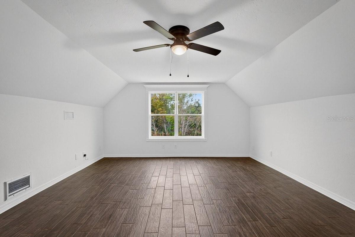 QUIET PLACE IN COUNTRY UNIT 05 - Residential