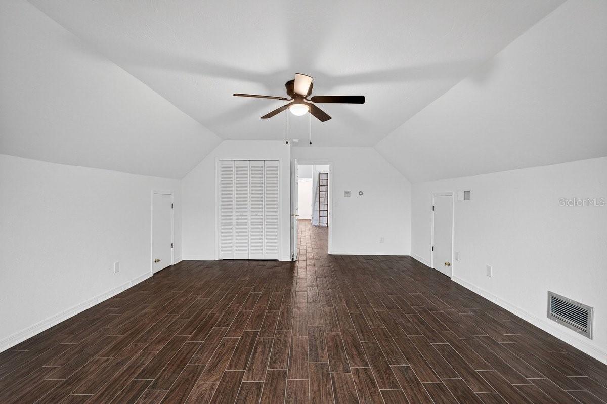 QUIET PLACE IN COUNTRY UNIT 05 - Residential