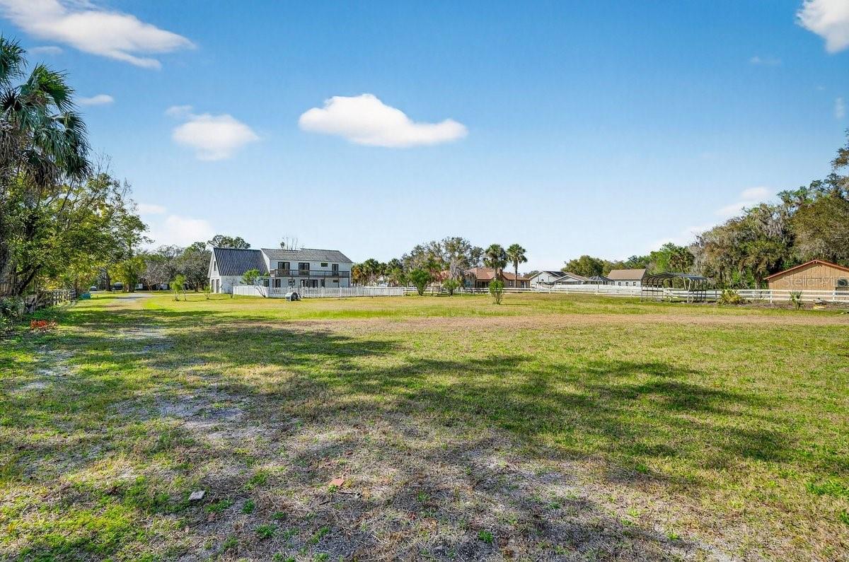 QUIET PLACE IN COUNTRY UNIT 05 - Residential