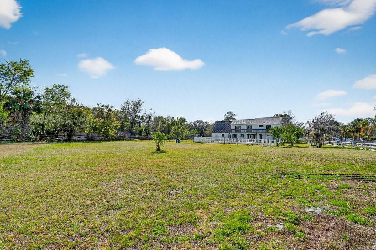 QUIET PLACE IN COUNTRY UNIT 05 - Residential