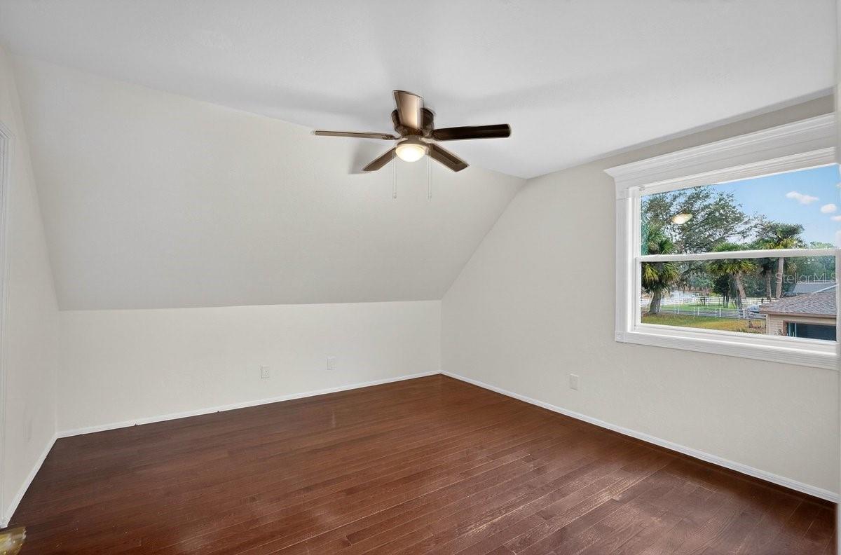 QUIET PLACE IN COUNTRY UNIT 05 - Residential